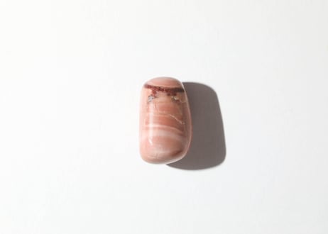 【悟りのシッディ入り】〈レア〉オーストラリア産 ピンクオパール タンブル