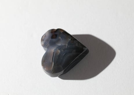 【悟った至福のシッディ】＆〈タイムウェーバーによる長所を認識し、直観的で可能性に満ちた人生を引き寄せる調整入り〉オリジナルカード付き❣️ グレーアゲート ハート