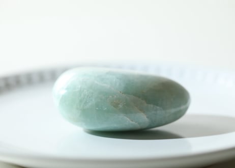 葉月ゆうによる技封入❣️【青天井にますます良い人間になる】ハイクオリティ ガーニエライト 握り石