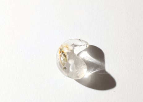 【悟りのシッディ入り】ガネッシュヒマール産水晶 勾玉