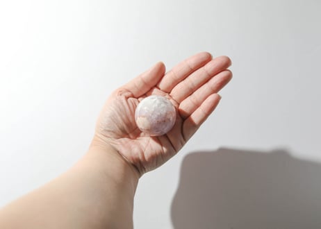 【悟った至福のシッディ】＆〈タイムウェーバーによる長所を認識し、直観的で可能性に満ちた人生を引き寄せる調整入り〉オリジナルカード＆スフィア台付き❣️ アメジスト＆チェリーブロッサムアゲート スフィア