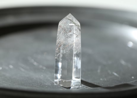【悟りのシッディ入り】ルチル入り ガネッシュヒマール産水晶 ポイント