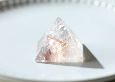 葉月ゆうによる技封入❣️【ヒーリングと魔除けの結界】虹入り パウエライト ゴールデンアメジスト ピラミッド