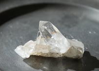 【悟りのシッディ入り】虹入り ガネッシュヒマール産水晶 ミニクラスター