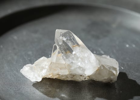 【悟りのシッディ入り】虹入り ガネッシュヒマール産水晶 ミニクラスター