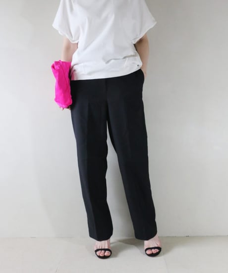 センタープレスルーズテーパードパンツ　Mila Owen（単品）