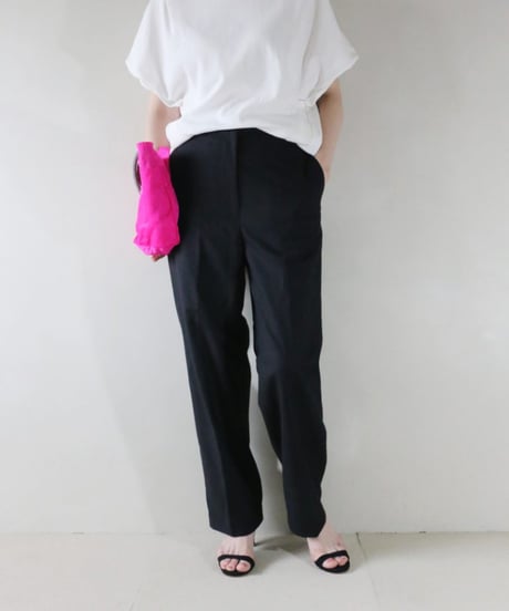 センタープレスルーズテーパードパンツ　Mila Owen（単品）