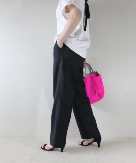 センタープレスルーズテーパードパンツ　Mila Owen（単品）