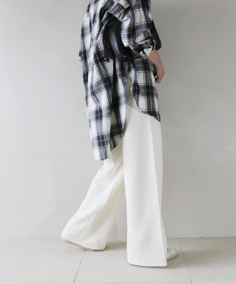 チェックネルシャツワンピース×ニットパンツコーデ（販売予定）