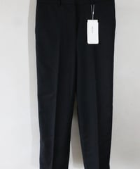 センタープレスルーズテーパードパンツ　Mila Owen（単品）
