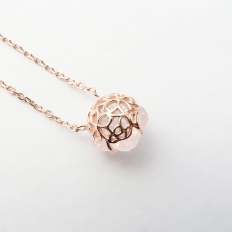 【necklace】　ローズクォーツ　桜型　甲州貴石切子