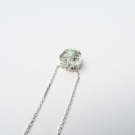 【necklace】　グリーンクォーツ　桜型　甲州貴石切子