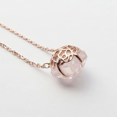 【necklace】　ローズクォーツ　桜型　甲州貴石切子