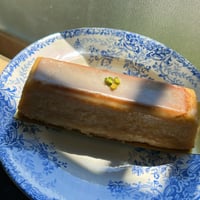 生の柚子果汁をたっぷりつかった 香り高いゆずケーキ
