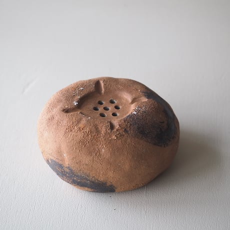 植木鉢　茶色絵付石ころ