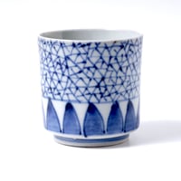 古伊万里 染付氷裂に草文猪口 | LYAN ARTS' Collection online