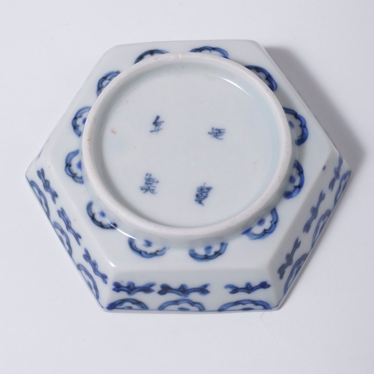 古伊万里染付龍文六角豆皿 一客 | LYAN ARTS' Collection online