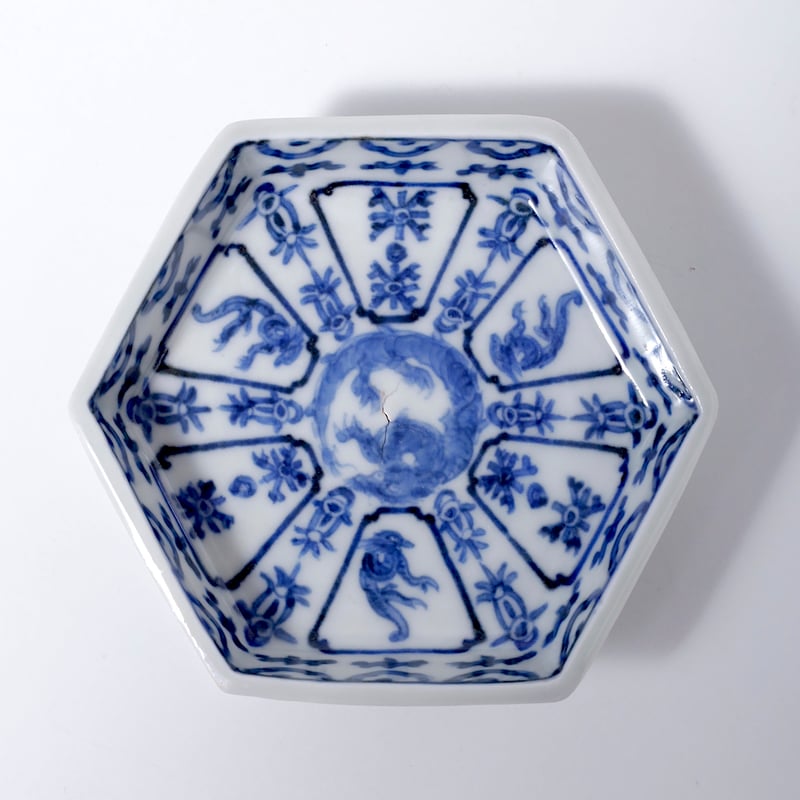 古伊万里染付龍文六角豆皿 一客 | LYAN ARTS' Collection online