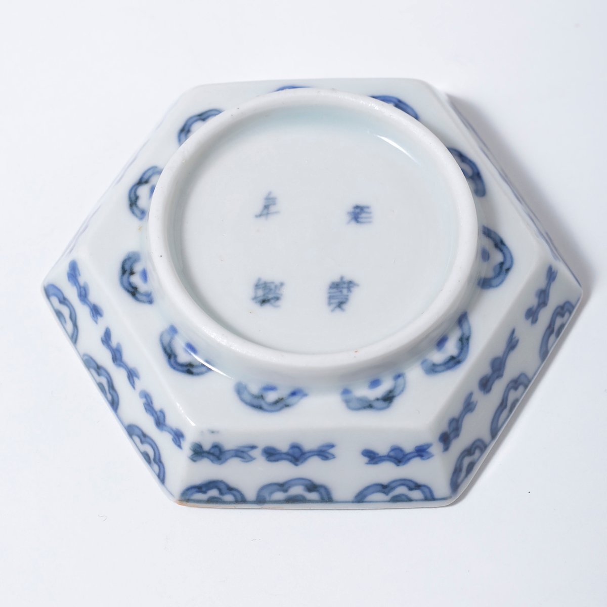 古伊万里染付龍文六角豆皿 一客 | LYAN ARTS' Collection online