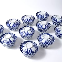 古伊万里 染付氷裂に草文猪口 | LYAN ARTS' Collection online