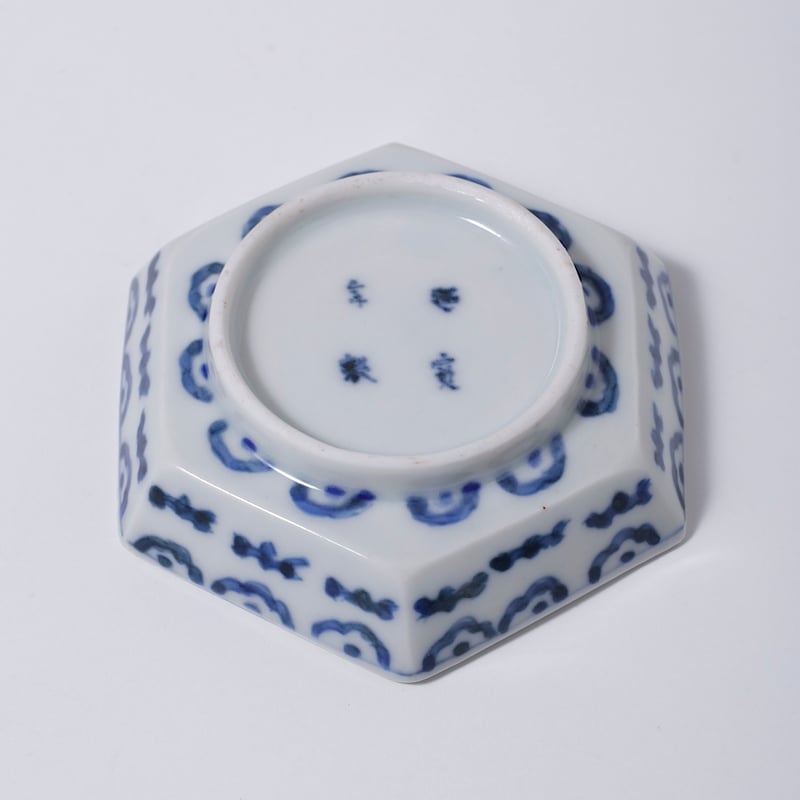古伊万里染付龍文六角豆皿 一客 | LYAN ARTS' Collection online