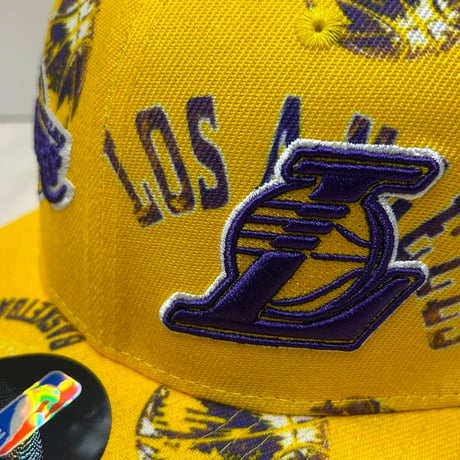 YOUTH 米国仕様 LA Lakers ロサンゼルス レイカーズ Street Hooper 総柄 スナップバックキャップ (MNC5)
