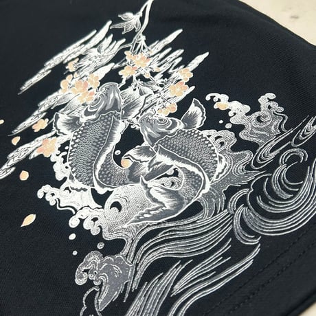 和柄 Japanese Art Print 鯉 Koi Fish グラフィックプリント 薄手 ショートパンツ 黒 (SJNS135)