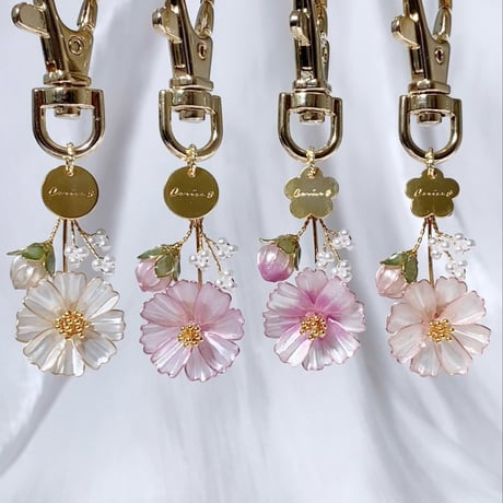 𝗖𝗼𝘀𝗺𝗼𝘀 𝗯𝗮𝗴 𝗰𝗵𝗮𝗿𝗺🌼バッグチャーム