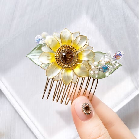 𝗦𝗵𝗶𝗻𝗶𝗻𝗴 𝘀𝘂𝗻𝗳𝗹𝗼𝘄𝗲𝗿𝘀🌻(ヘアコーム・クリップ・ブローチ・帯留め)