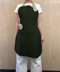 リバーシブルが斬新！フルエプロン/montana 　切り株・グリーン