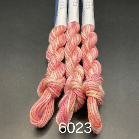 津軽こぎん糸にゅあんすカラー(約16m巻)