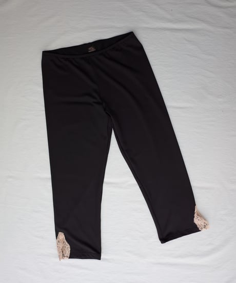 Only Hearts Delicious Lace Capri Leggings in Black/Parchment