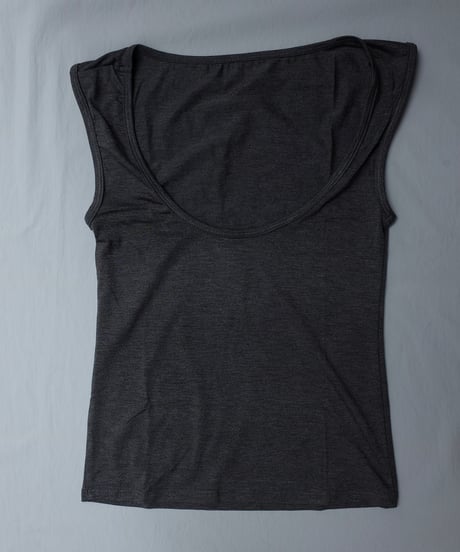 RECLINE BATEAU SLEEVELESS in Charcoal