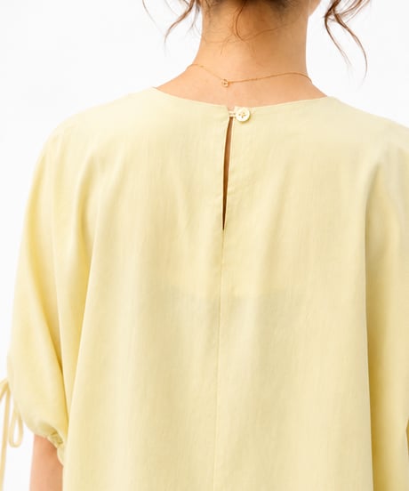 front tuck balloonsleeve blouse