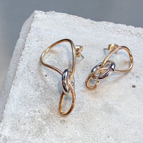 アシンメトリーピアス | STORES