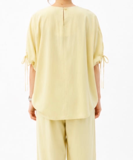 front tuck balloonsleeve blouse