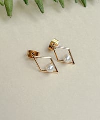 Rhombus Pearl Pierce / ひし形パールピアス