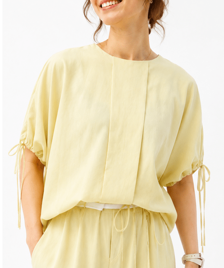 front tuck balloonsleeve blouse