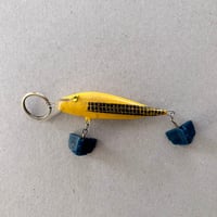 key holder / Fish ルアー/ yellow ドット
