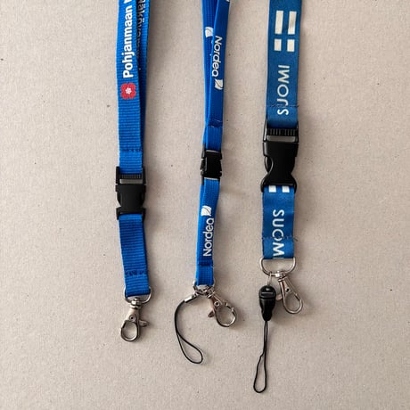 SUOMI logo neck strap