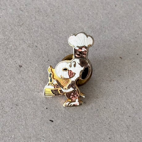 snoopy pin / cake