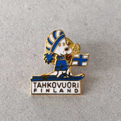 snoopy pin ski TAHKOVUORI