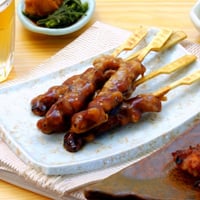 【送料無料 業務用】炭火焼鳥もも串たれ 22g 400本（50本×8箱）【冷凍食品 鶏肉 もも肉 焼き鳥 パーティ キャンプ 串焼き バーベキュー おつまみ 時短 たれ レンジ】