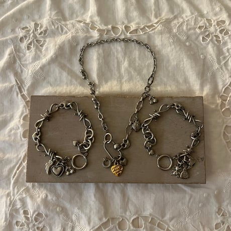 charm bracelet⋆˚ ꣑ৎ ｡⋆ -bear-