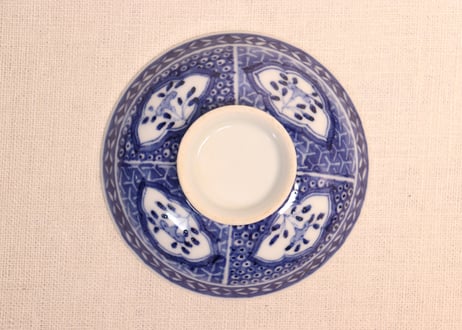 明治前期染付麒麟と花図蓋茶碗②縁少甘手