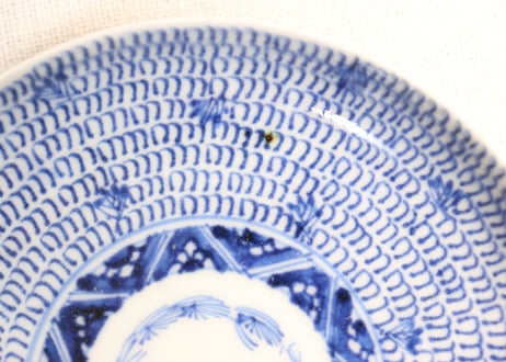 江戸幕末染付微塵唐草図小皿①
