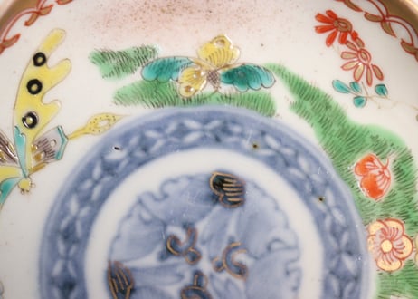 明治前期色絵花と蝶図通り物小皿