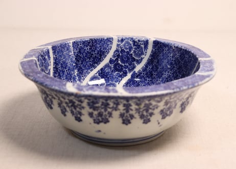 明治前期紙刷捻子に菊と菱花図7寸鉢