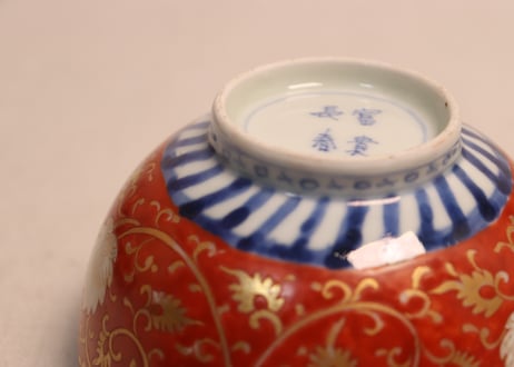 江戸後期赤絵金彩花と唐草図蓋茶碗①