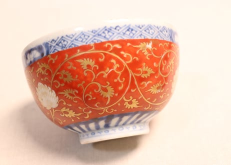 江戸後期赤絵金彩花と唐草図蓋茶碗①